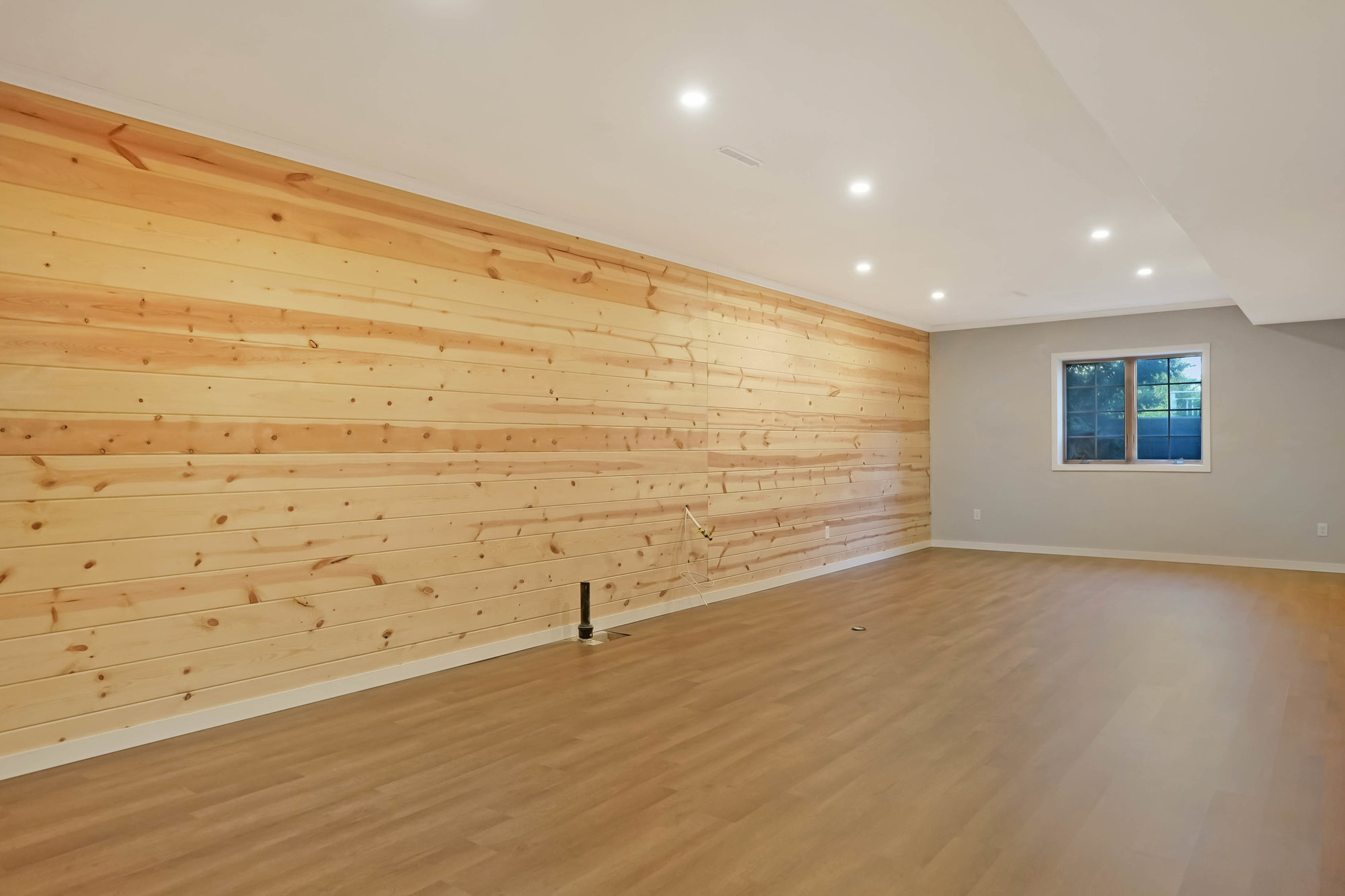 Looking for the perfect home for entertaining? 4129 Tiffany Lane is THE home for you!